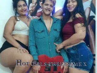 Hot_girls_threesome_x