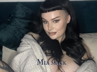 Mia_mack